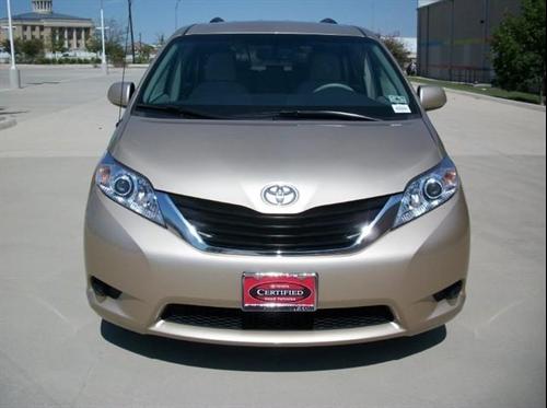 Toyota Sienna 2011 photo 1