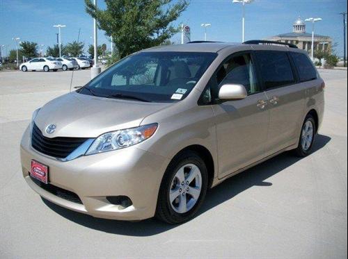 Toyota Sienna 2011 photo 2