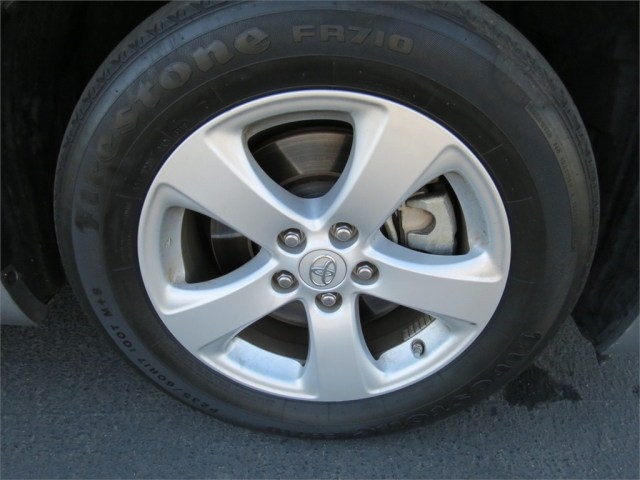 Toyota Sienna 2011 photo 2