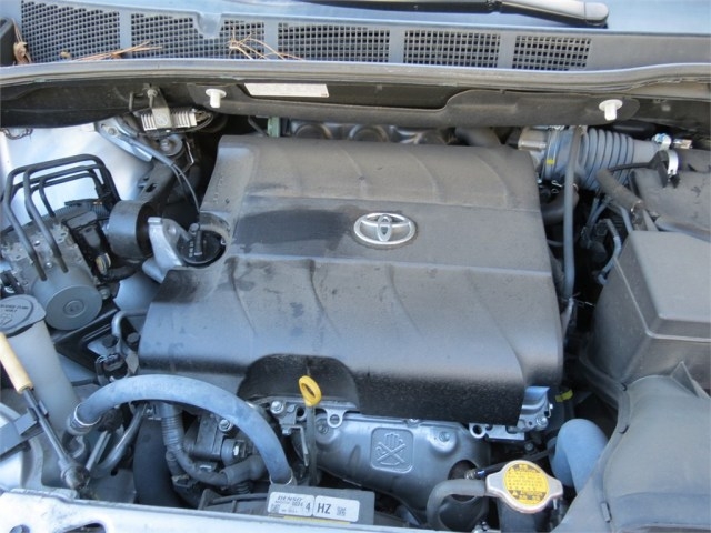 Toyota Sienna 2011 photo 5