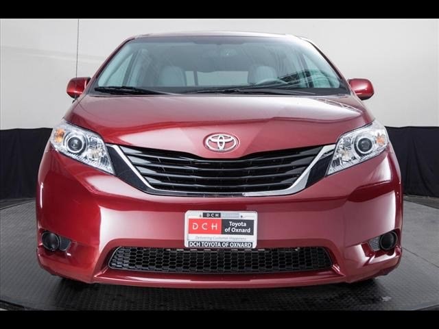 Toyota Sienna 2011 photo 1
