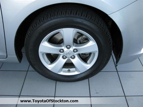 Toyota Sienna 2011 photo 1