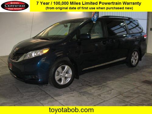 Toyota Sienna 2011 photo 1