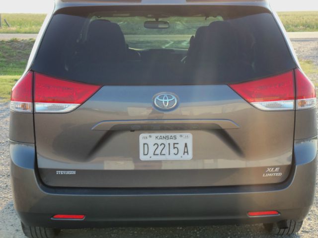 Toyota Sienna Eddie Bauer 4x4 MiniVan