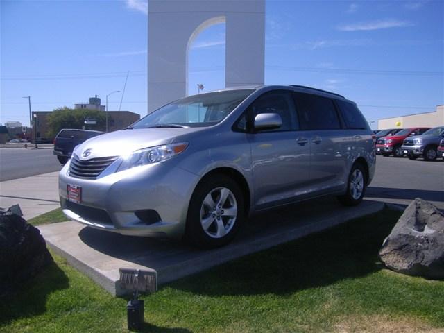 Toyota Sienna 2500 H/D MiniVan
