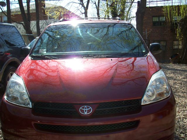Toyota Sienna 2011 photo 3