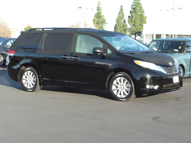 Toyota Sienna 2011 photo 1