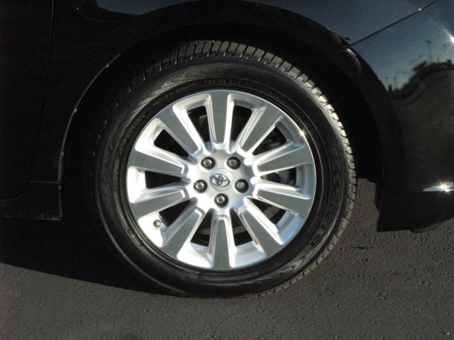 Toyota Sienna 2011 photo 3