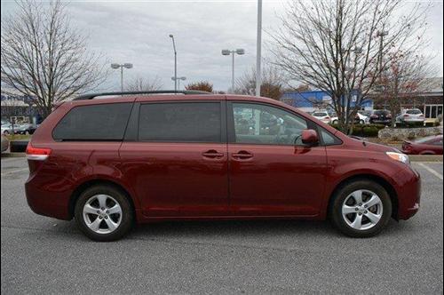 Toyota Sienna 2011 photo 1