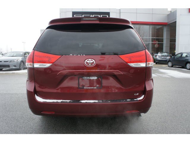 Toyota Sienna 2011 photo 3