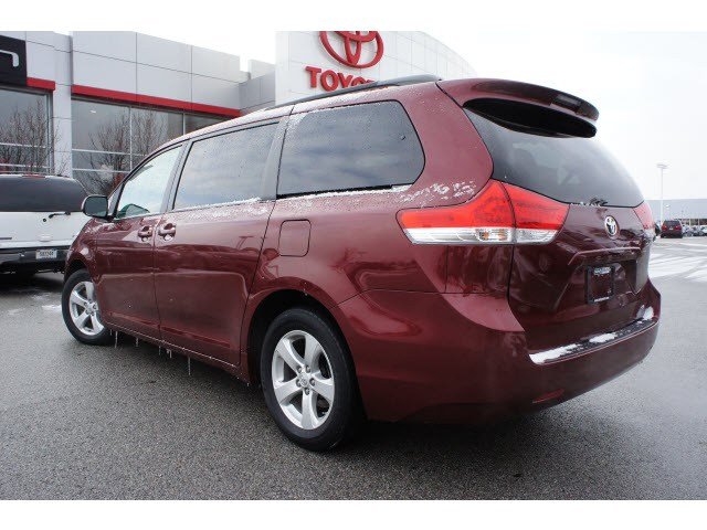 Toyota Sienna 2011 photo 4