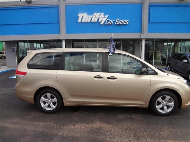 Toyota Sienna 2011 photo 5