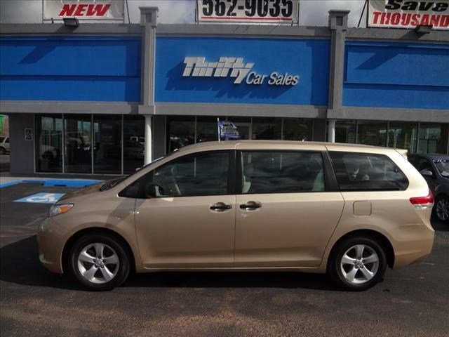 Toyota Sienna 2011 photo 1