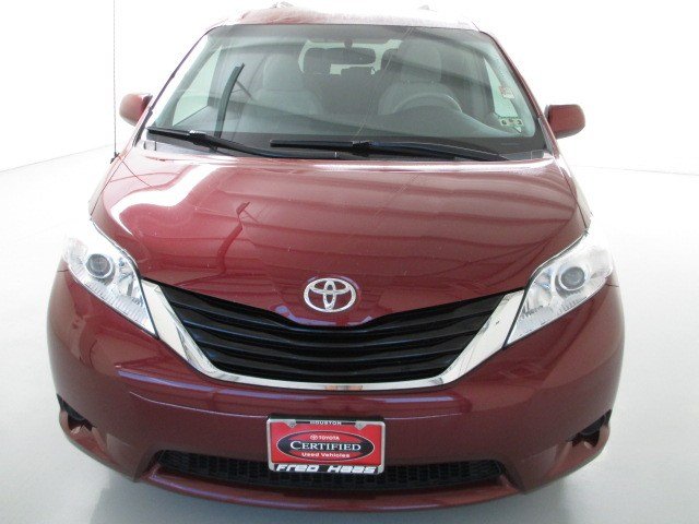 Toyota Sienna 2011 photo 1