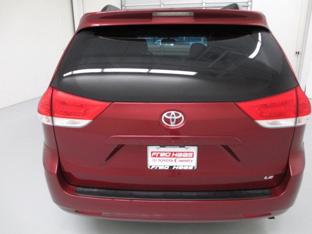 Toyota Sienna 2011 photo 5