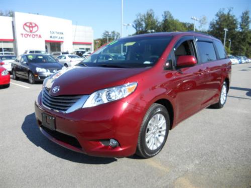 Toyota Sienna 2011 photo 1