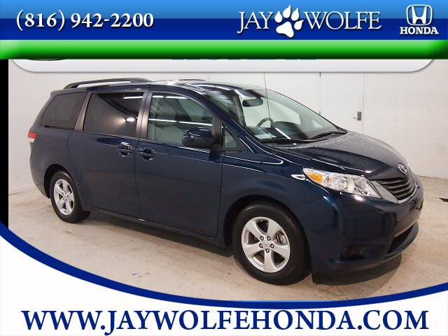 Toyota Sienna SLE --z71 Pkg Unspecified