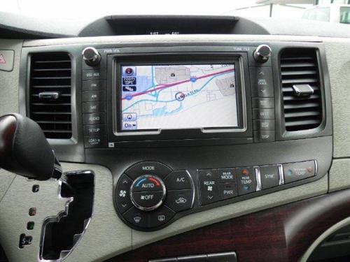 Toyota Sienna 2011 photo 4