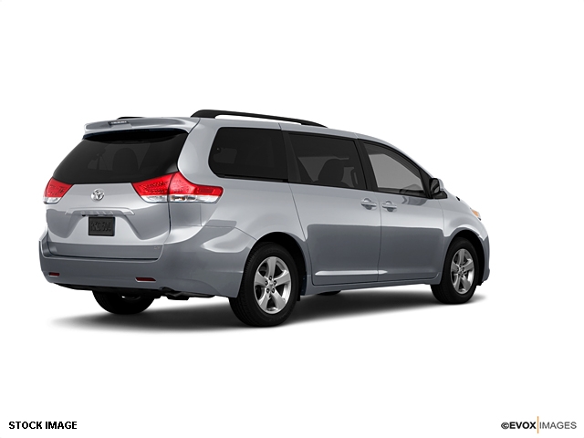 Toyota Sienna 2011 photo 1