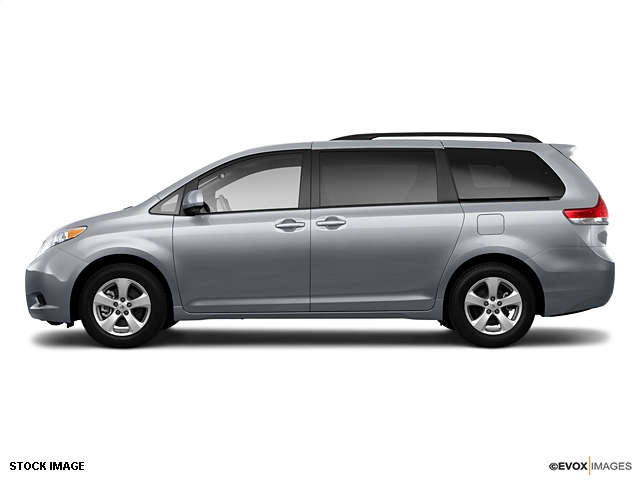 Toyota Sienna 2011 photo 2
