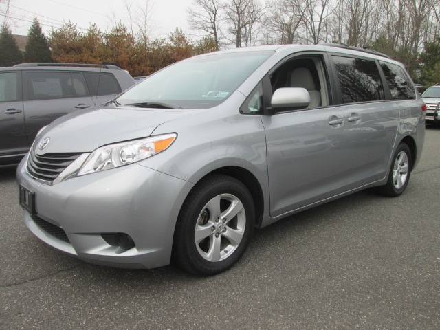 Toyota Sienna SLE --z71 Pkg Unspecified