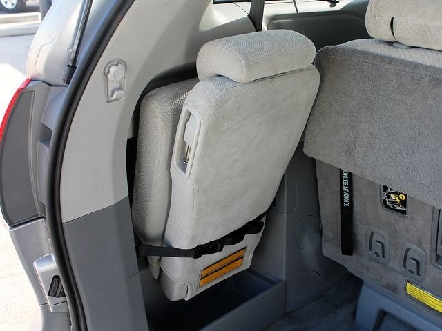 Toyota Sienna 2011 photo 5