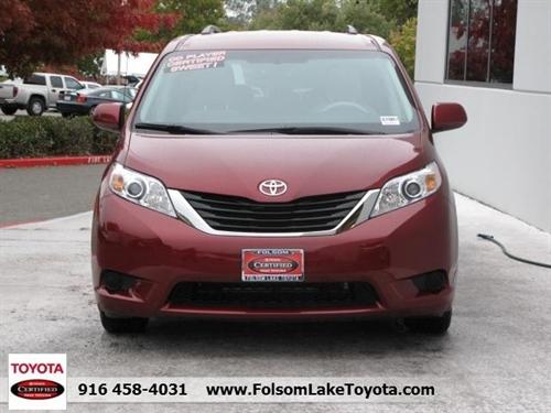 Toyota Sienna 2011 photo 1