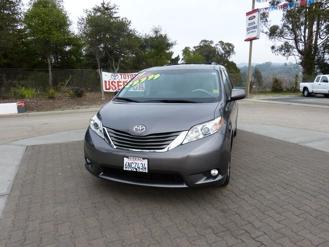 Toyota Sienna 2011 photo 1