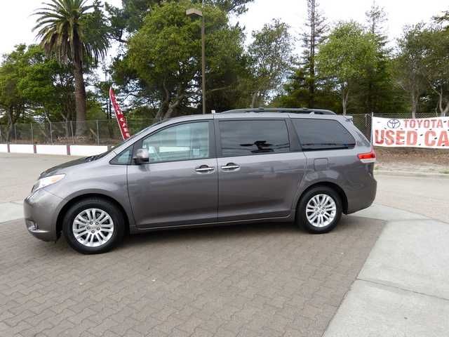 Toyota Sienna 2011 photo 4