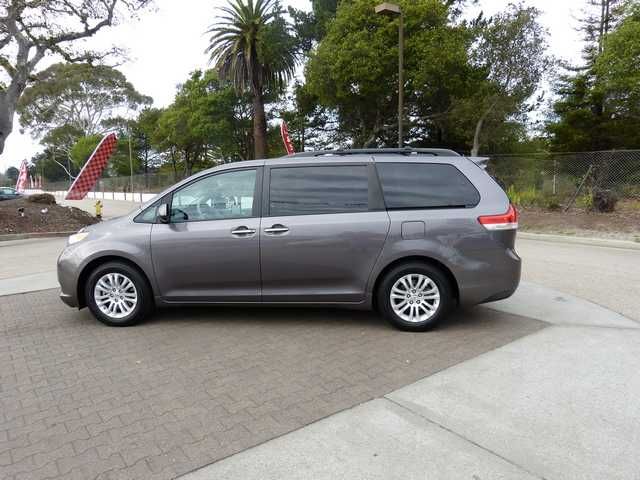 Toyota Sienna 2011 photo 5