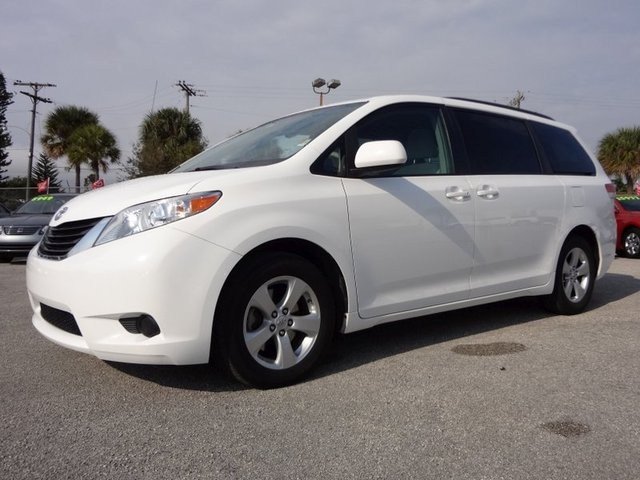 Toyota Sienna SLE --z71 Pkg Unspecified