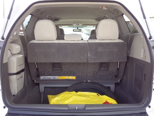 Toyota Sienna 2011 photo 5