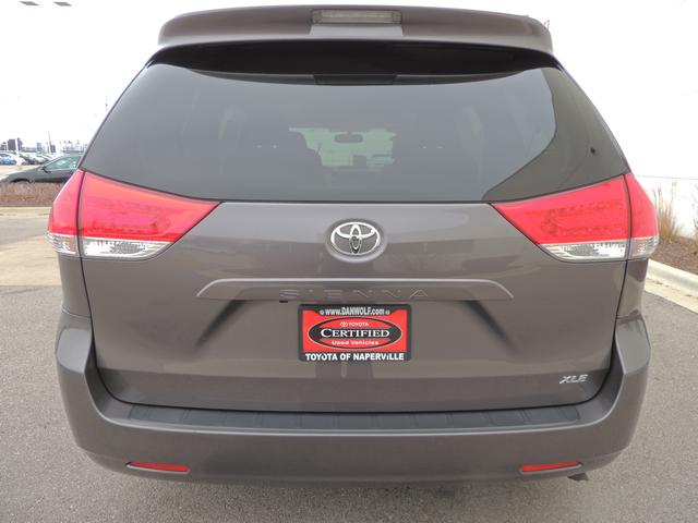 Toyota Sienna 2011 photo 5