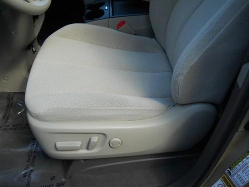 Toyota Sienna 2011 photo 4