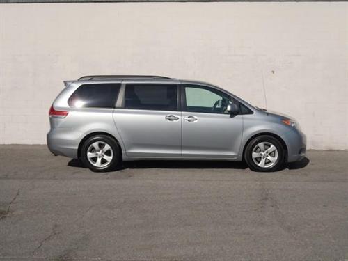 Toyota Sienna 2011 photo 1