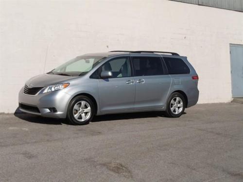 Toyota Sienna 2011 photo 4