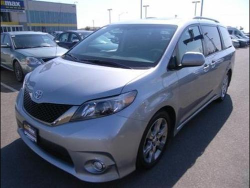 Toyota Sienna 2011 photo 1