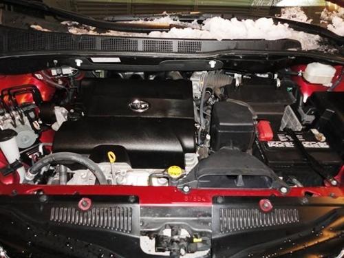 Toyota Sienna 2011 photo 2