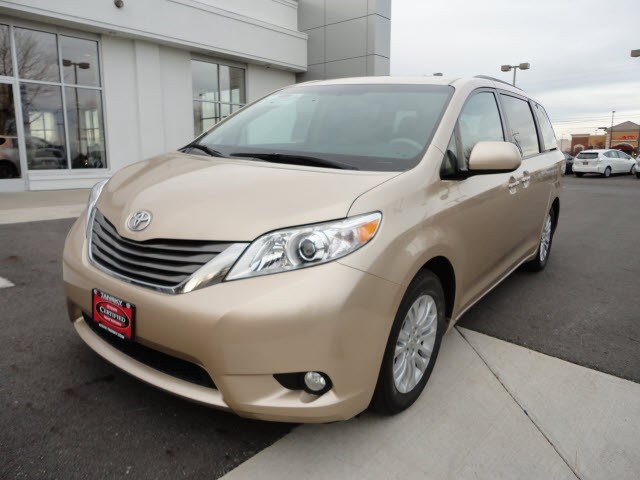 Toyota Sienna 2011 photo 1