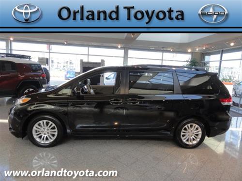 Toyota Sienna 2011 photo 3