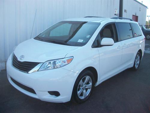 Toyota Sienna 2011 photo 1