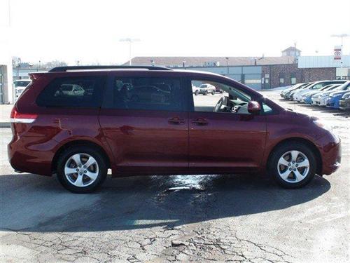 Toyota Sienna 2011 photo 1