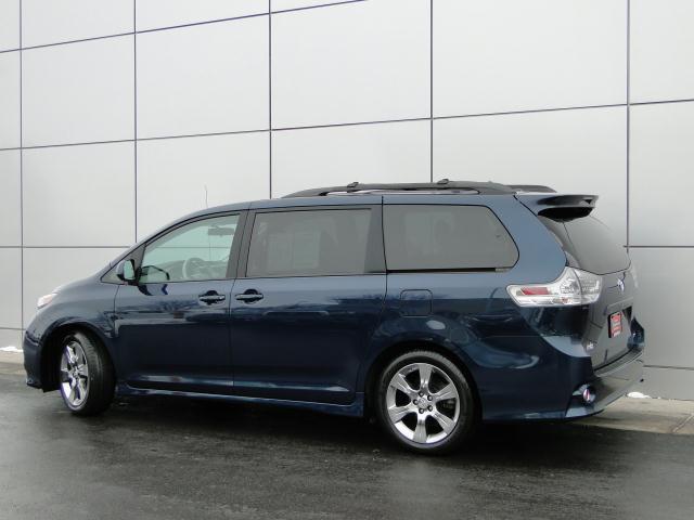 Toyota Sienna 2011 photo 5