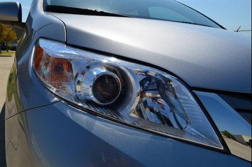 Toyota Sienna 2011 photo 1