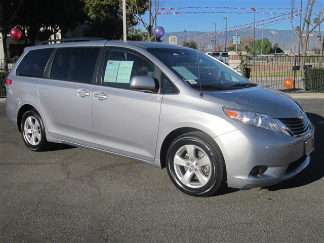 Toyota Sienna SLE --z71 Pkg Unspecified