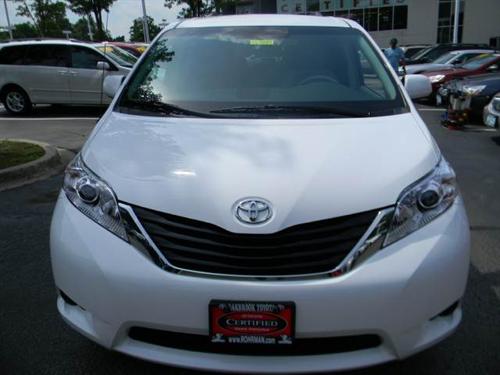 Toyota Sienna 2011 photo 1