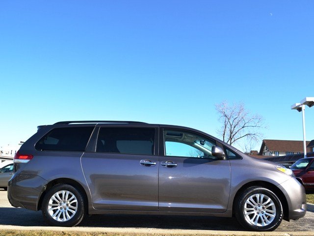 Toyota Sienna 2011 photo 5