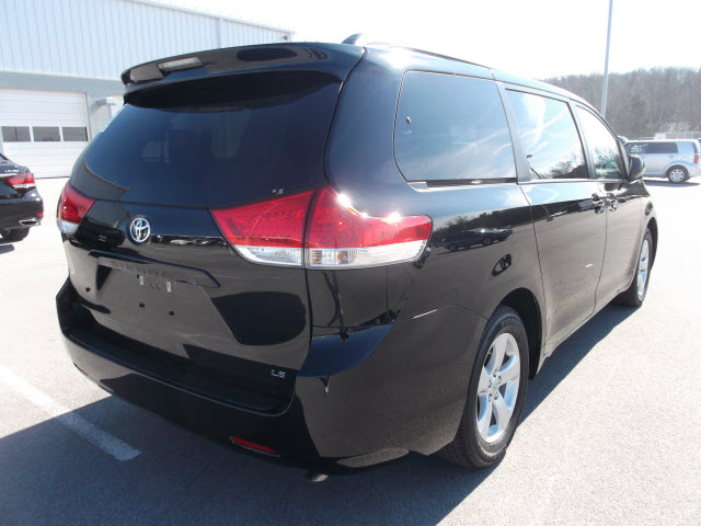 Toyota Sienna SLE --z71 Pkg Unspecified