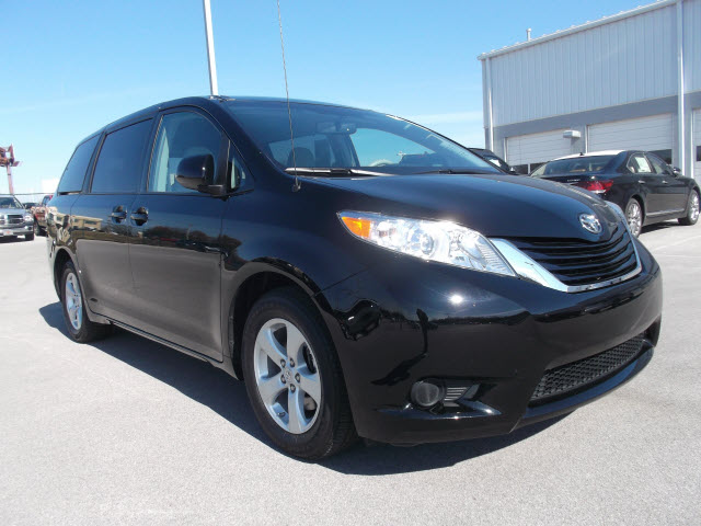 Toyota Sienna 2012 photo 5