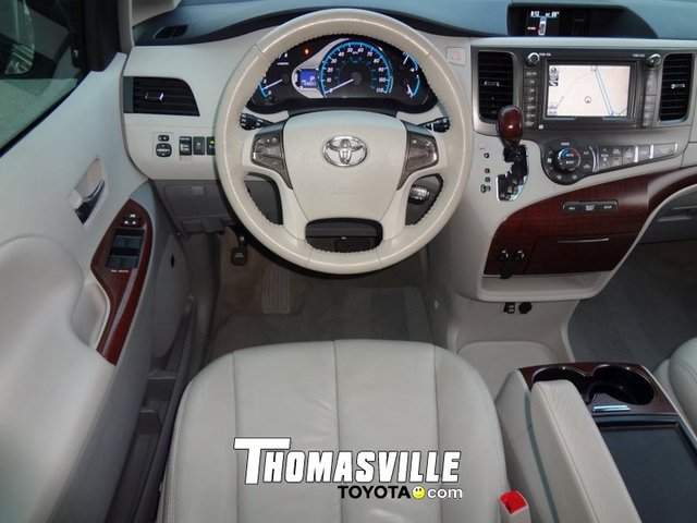 Toyota Sienna 2012 photo 4